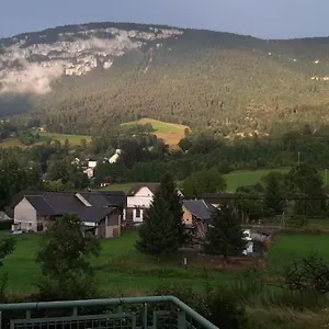 studio-entre-lac-et-montagne.hotels-rhonealpes.com/